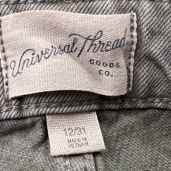 WOMEN'S High-Rise Midi Jean Shorts - Universal Thread - 12 - Picture 10 of 12